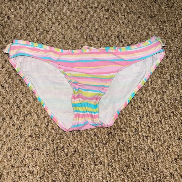 cute ruffle bikini set - Picture 2 of 4